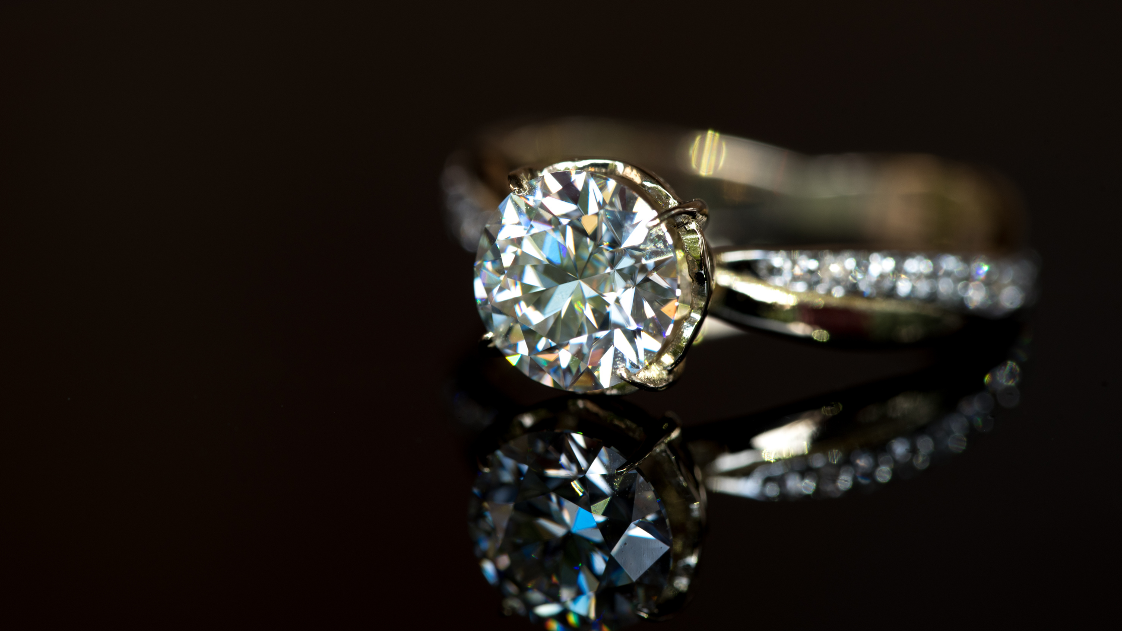 lab grown diamond engagement rings